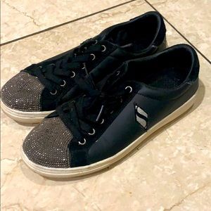 Black sketchers black shoes size 6